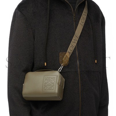 LOEWE MINI CROSSBODY CAMERA BAG IN SATIN CALFSKIN C565R41X05 (18*13*8.5cm) LOEWE MINI CROSSBODY CAMERA BAG IN SATIN CALFSKIN C565R41X05 (18*13*8.5cm)